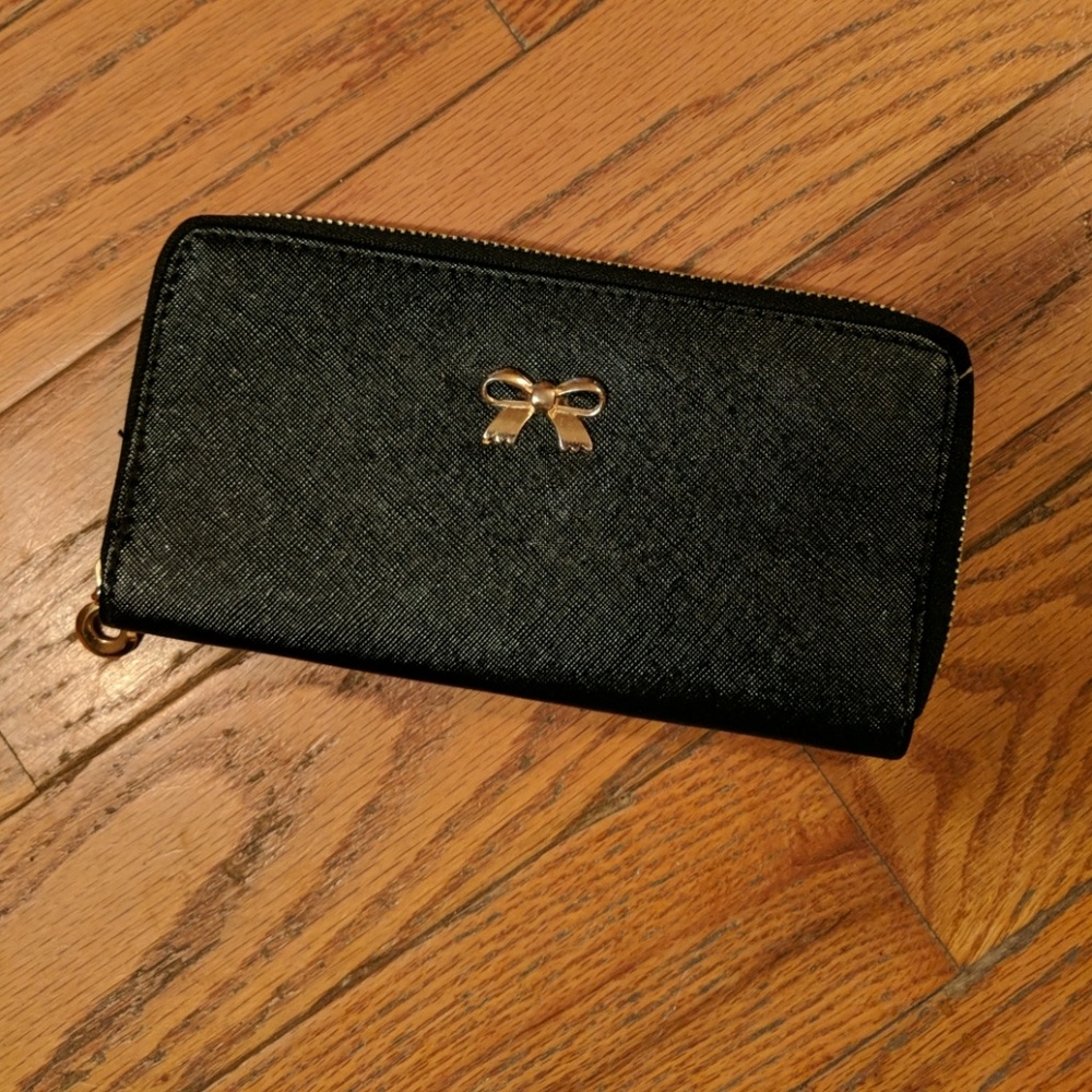 Cute wallet with gold bow and zipper